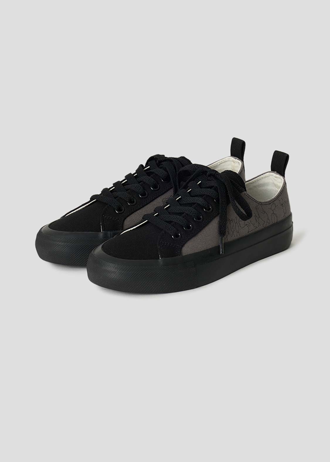 ビューティフルシャドーマーチ｜レースアップスニーカー